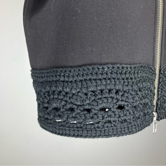 NWT DH NEW YORK Maci Scuba Top Crochet Hems Black Medium - Picture 6 of 7